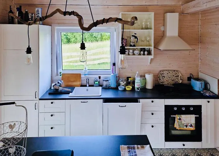 3 Bedroom Awesome In Jasien בית נופש *